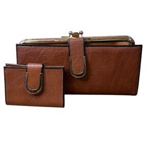 Vintage Buxton Brown Leather Women's Wallet and Key Trainer Set